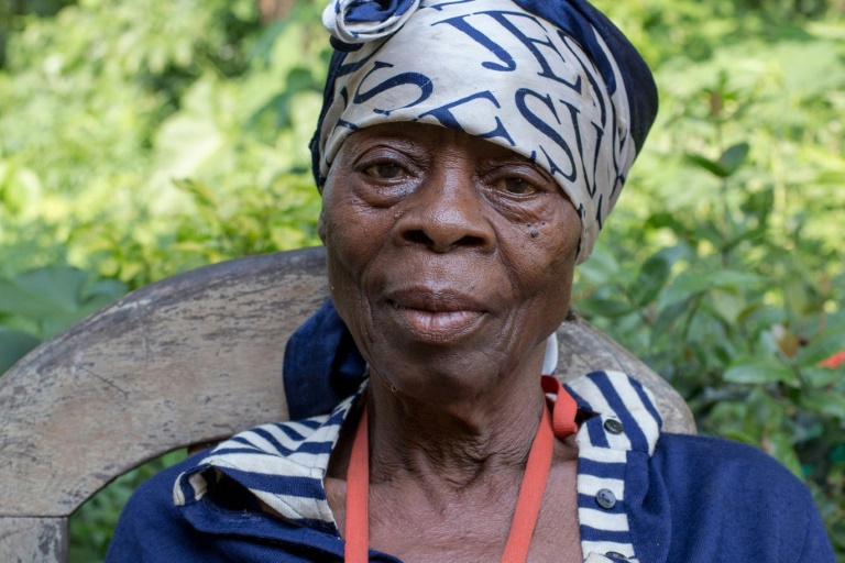أوديل مبوما (73 عاماً) وهي ناجية من حرب الكامرون، في صورة التُقطت في ايكيتي في 11 كانون الأول/ديسمبر 2019