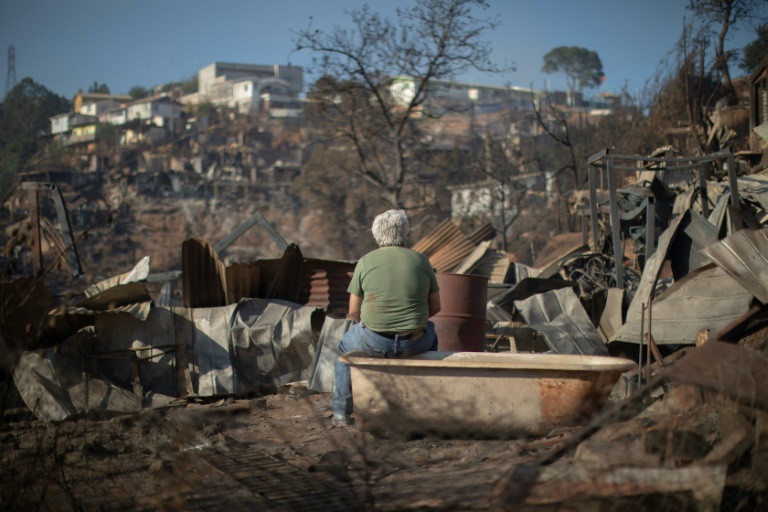 حريق يدمر 245 منزلًا في مدينة فالباريزو التشيلية