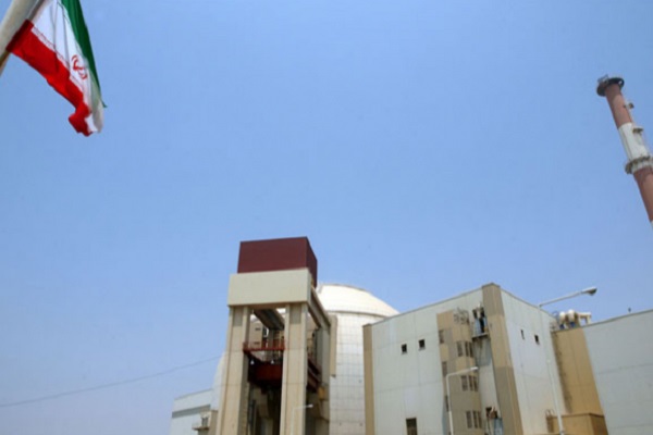 جانب من مبنى مفاعل آراك النووي الإيراني 