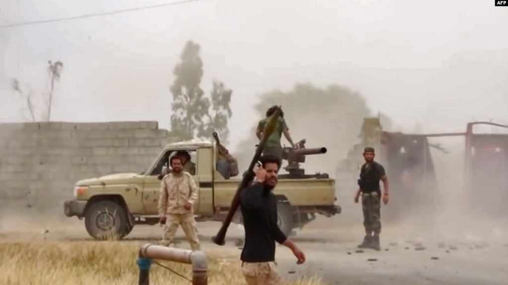 مقاتلون تابعون لقوات حفتر في ليبيا