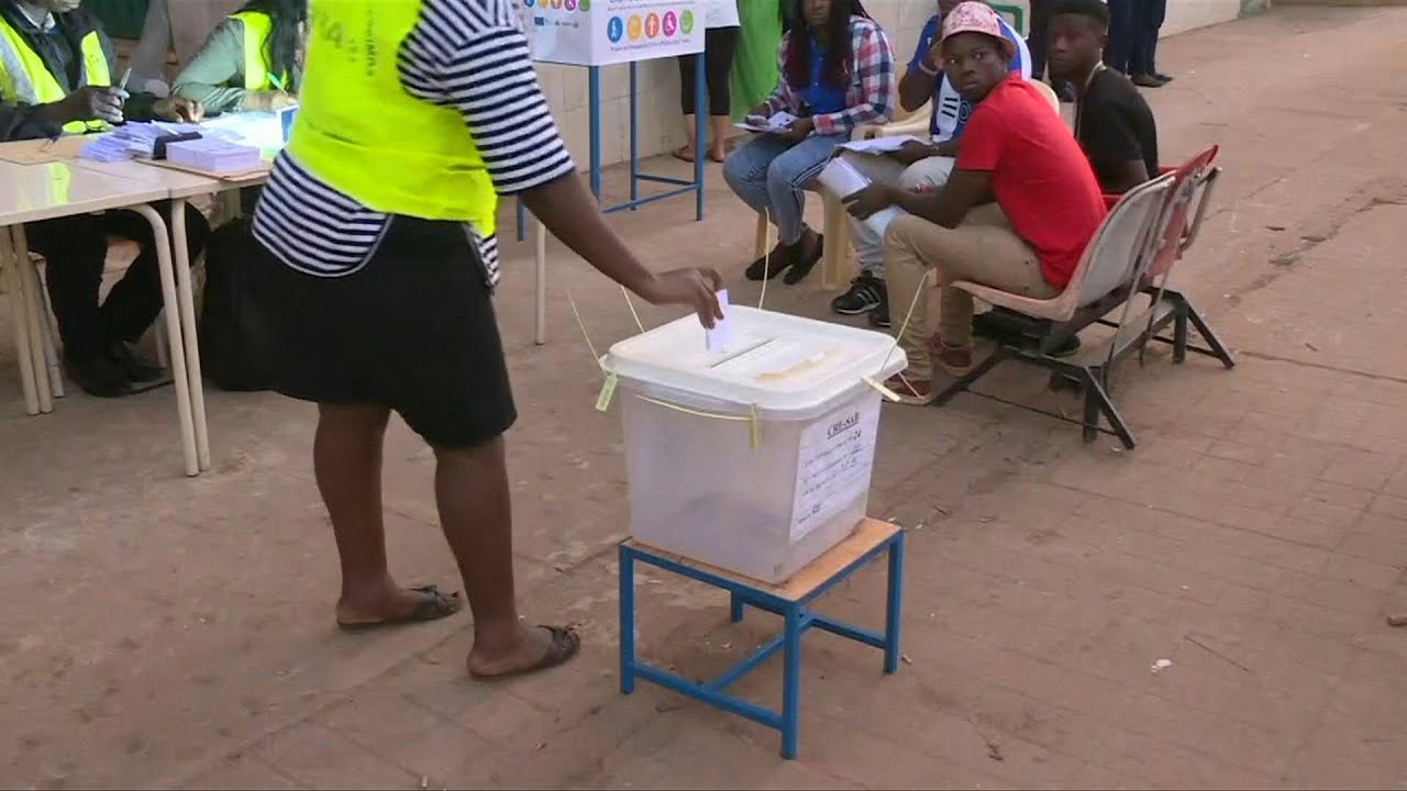 الناخبون يصوتون لاختيار رئيس لغينيا بيساو