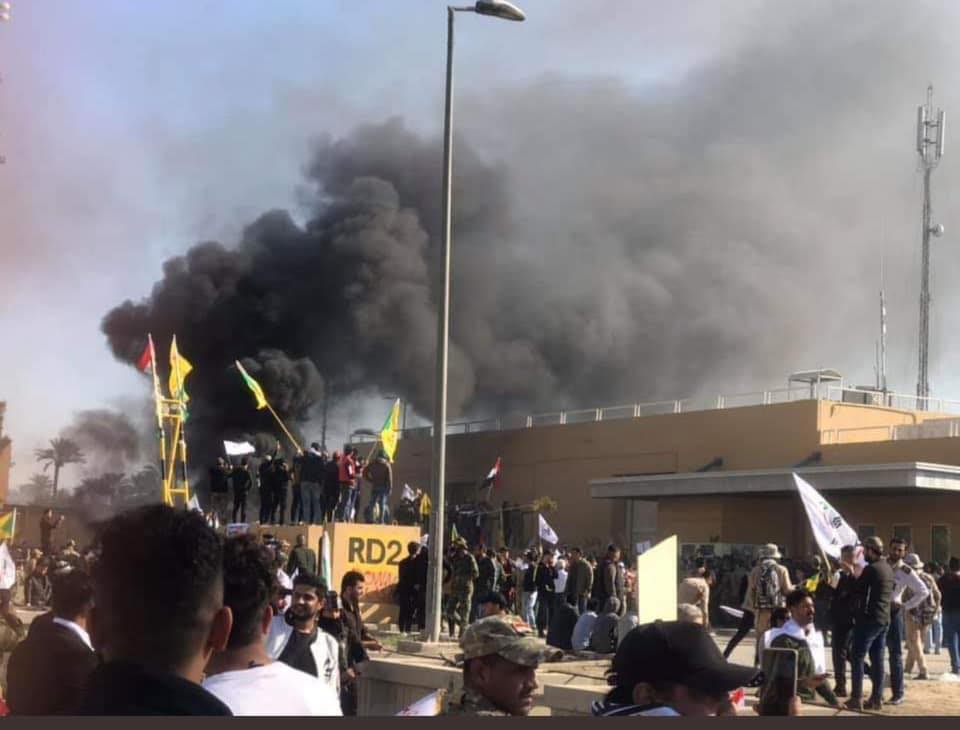 هجوم عناصر الحشد على السفارة الأميركية في بغداد