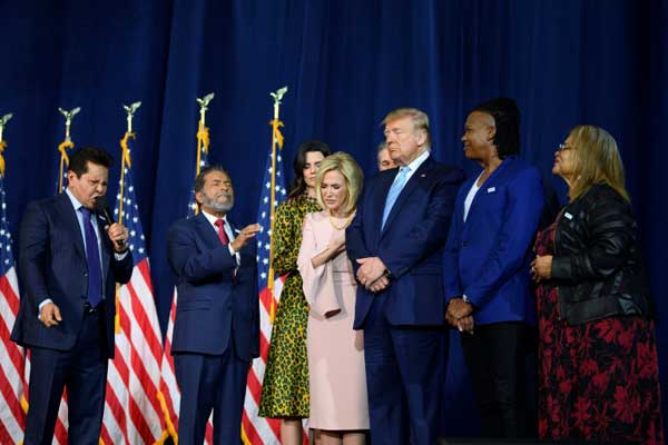  الرئيس الأميركي دونالد ترمب في تجمع انتخابي في كنيسة للإنجيليين في ميامي في ولاية فلوريدا في 3 يناير 2020