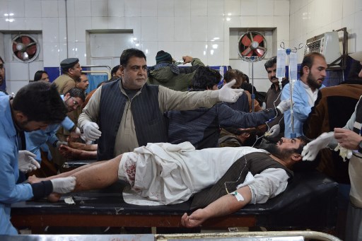 15 قتيلا على الأقل في تفجير انتحاري في مسجد بباكستان