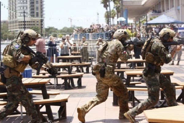 عناصر من القوات الخاصة الأميركية أثناء مشاركتهم في تمرين قدرات قوات العمليات الخاصة الدولية في فلوريدا
