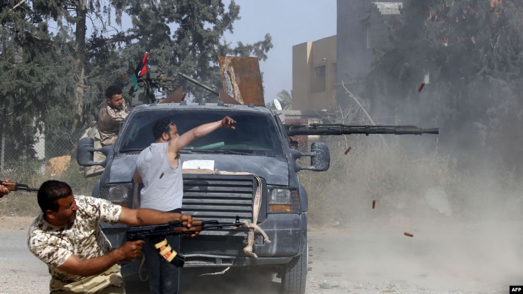 قوات تابعة لحكومة الوفاق خلال اشتباك مع قوات الجيش الوطني الليبي بقيادة المشير خليفة حفتر