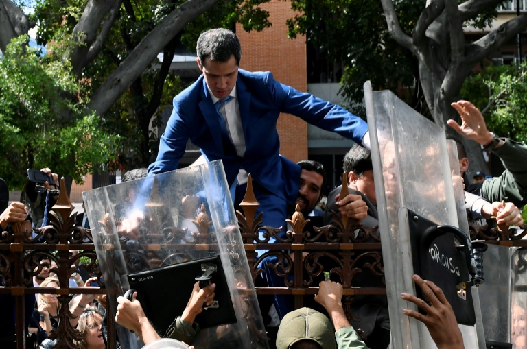 غوايدو يؤدي اليمين رئيسا للبرلمان الفنزويلي