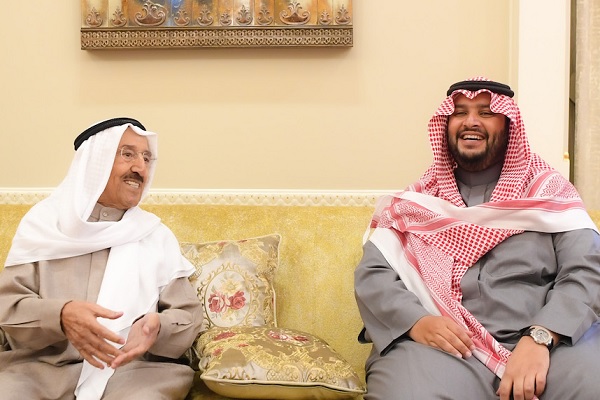 أمير الكويت يولم على شرف الأمير تركي بن فهد
