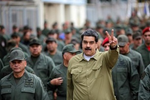 مادورو يأمر بإجراء مناورات عسكرية في منتصف فبراير