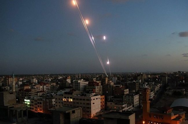 صواريخ من غزة في اتجاه اسرائيل