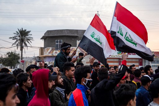 عراقيون يحتجون في البصرة