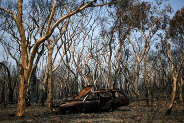 سيارة محترقة في ليثغو في ولاية نيو ساوث ويلز الأسترالية في 11 يناير 2020