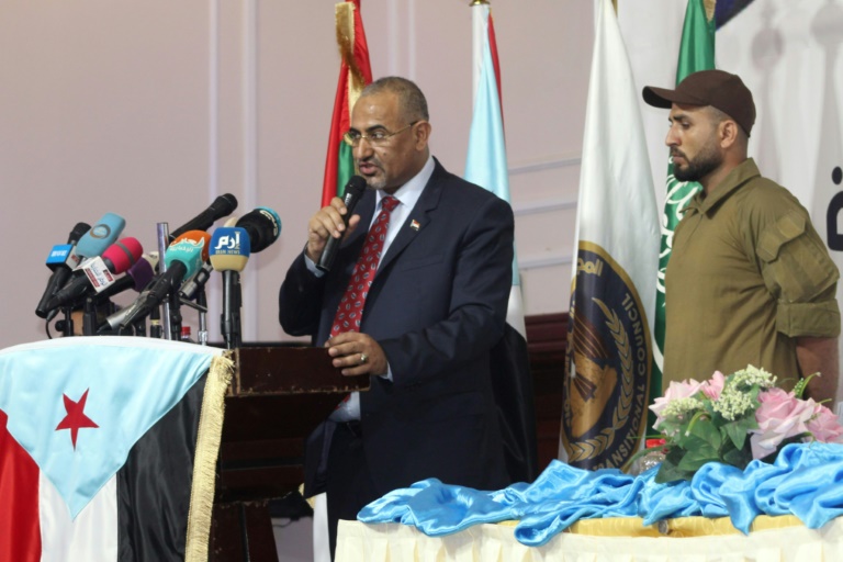 زعيم الانفصاليين في اليمن يحذر من انهيار اتفاق تقاسم السلطة في الجنوب