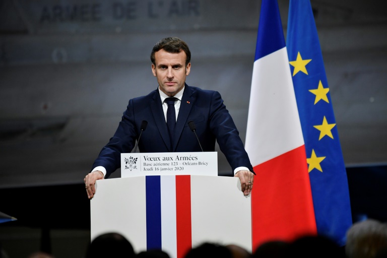 الرئيس الفرنسي ايمانويل ماكرون يلقي كلمة لتهنئة القوات العسكرية بالعام الجديد في قاعدة 