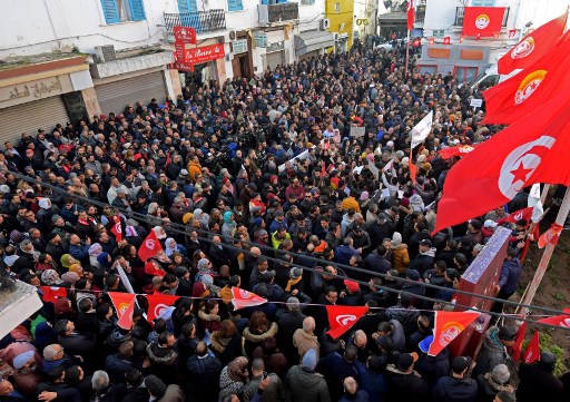 التونسيون يحتفلون بالذكرى التاسعة للثورة