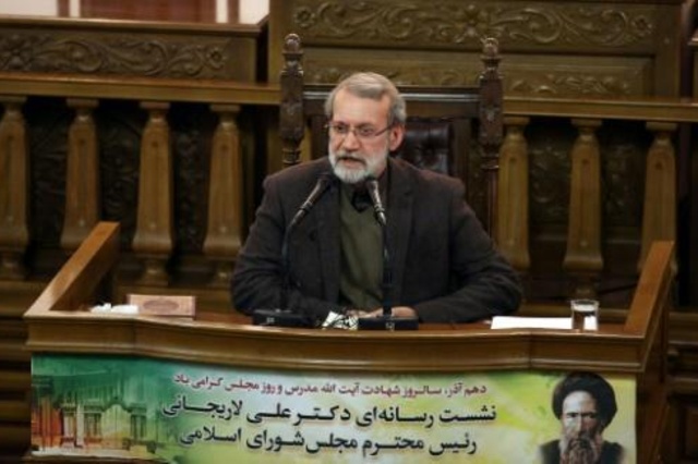 المتحدث باسم البرلمان الإيراني علي لاريجاني أثناء مؤتمر صحافي في طهران، 1 كانون الأول/ديسمبر 2019.