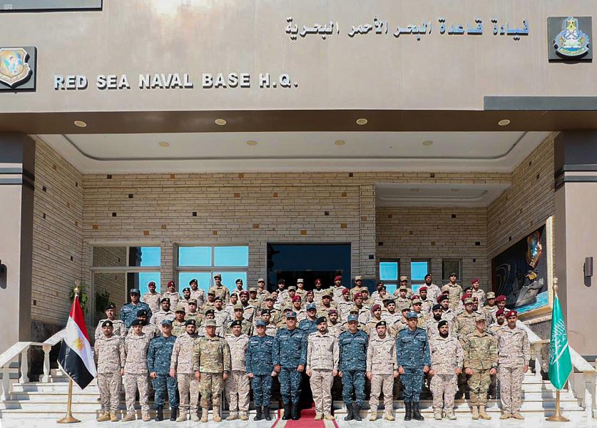 جنود سعوديون ومصريون مشاركون في التمرين في قاعدة البحر الأحمر البحرية بالسعودية (واس)