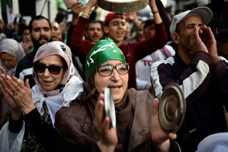 متظاهرون في الجزائر- ارشيفية