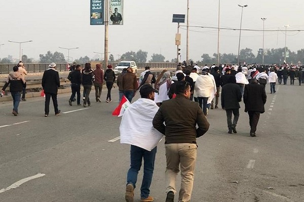 المتظاهرون ضد الوجود الاميركي في العراق ينسحبون من ساحة التظاهر بعد انتها تظاهرتهم