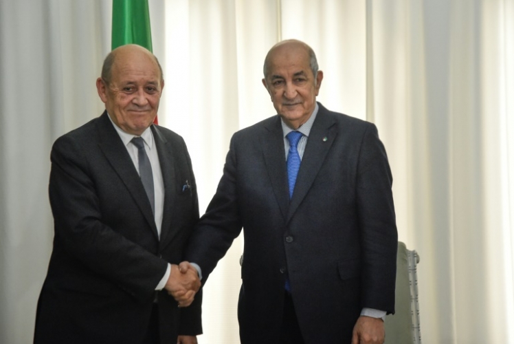 فرنسا تحيي علاقاتها مع الجزائر في منطقة مأزومة