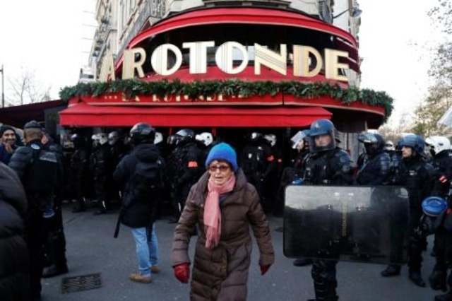 حانة لاروتوند في العاصمة الفرنسية باريس في 10 كانون الأول/ديسمبر 2019
