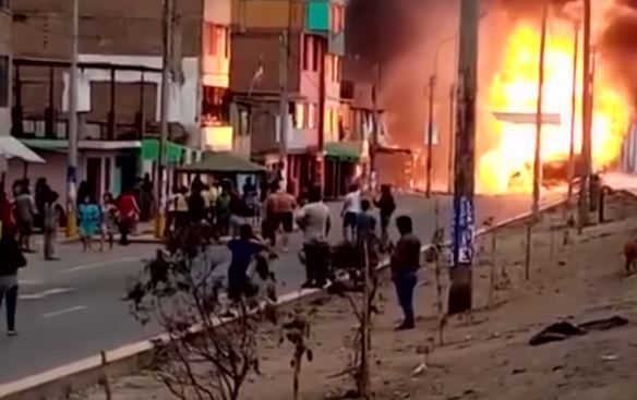 17 قتيلا في انفجار شاحنة تنقل الغاز في البيرو