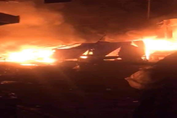 مهاجمة الميليشيات لمتظاهري الناصرية وحرق خيامهم الليلة الماضية