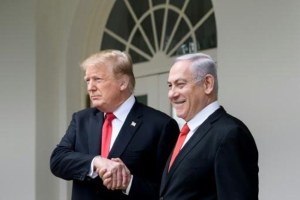 الرئيس الأميركي دونالد ترمب ورئيس الوزراء الاسرائيلي بنيامين نتانياهو في البيت الأبيض في 25 مارس 2019