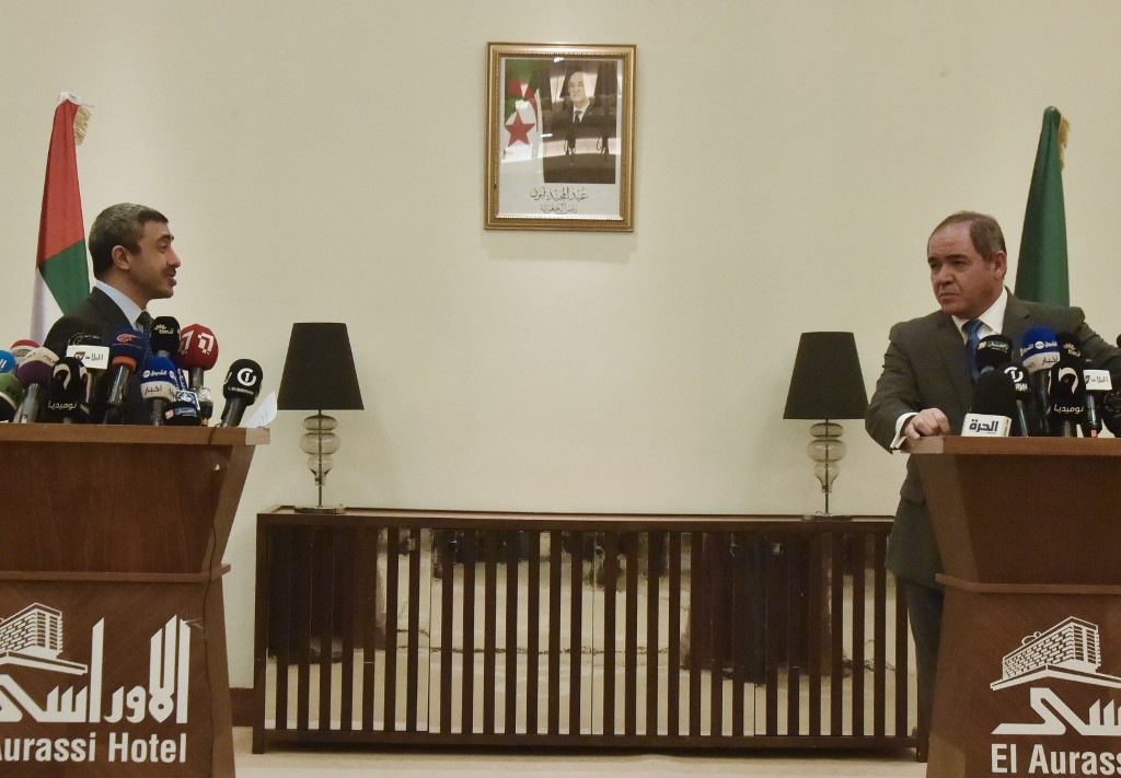وزير الخارجية الإماراتي مع نظيره الجزائري يوم الأثنين