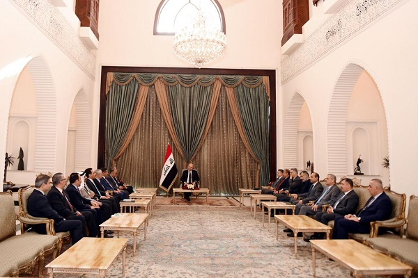 الرئيس صالح مجتمعا مع رؤساء الكتل لبحث الترشيحات لرئاسة الحكومة الجديدة