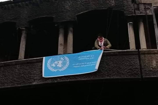 متظاهرون في بغداد يرفعون شعار الأمم المتحدة طلبًا لحماية دولية