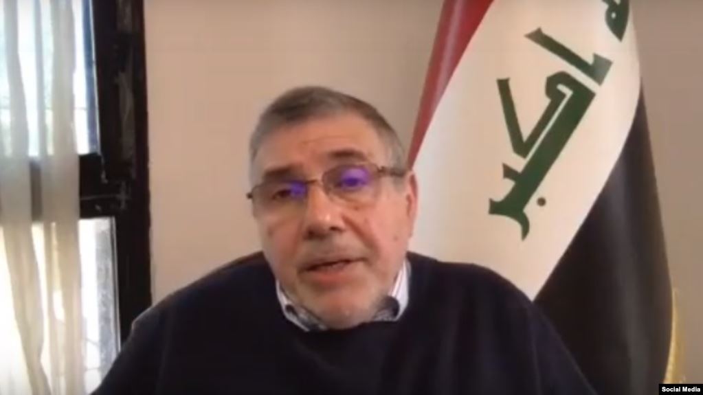 وزير الاتصالات العراقي الأسبق محمد توفيق علاوي كما ظهر في مقطع فيديو السبت