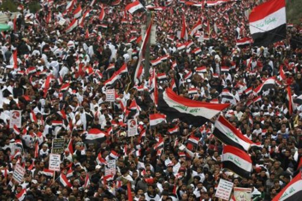 آلاف العراقيين يتظاهرون في بغداد للمطالبة برحيل القوات الأميركية، في 24 يناير 2020