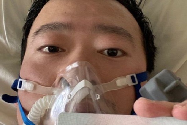 وينليانغ نشر هذه الصورة الشخصية من سريره بالمستشفى في 31 يناير قبل يوم من تشخيصه بفيروس كورونا