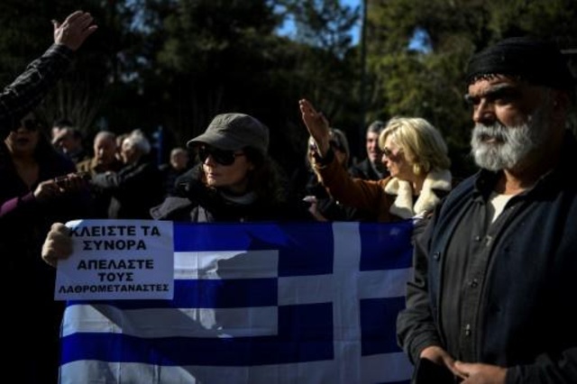 اليونان تشدد سياستها تجاه المهاجرين