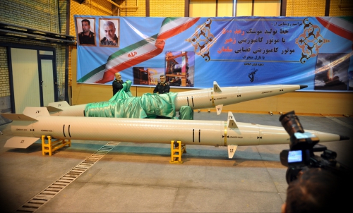 إيران تكشف عن صاروخ بالستي جديد ومحرّكين من 