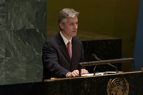 روبرت أوبراين يلقي خطابه في الجمعية العامة للأمم المتحدة عام 2005