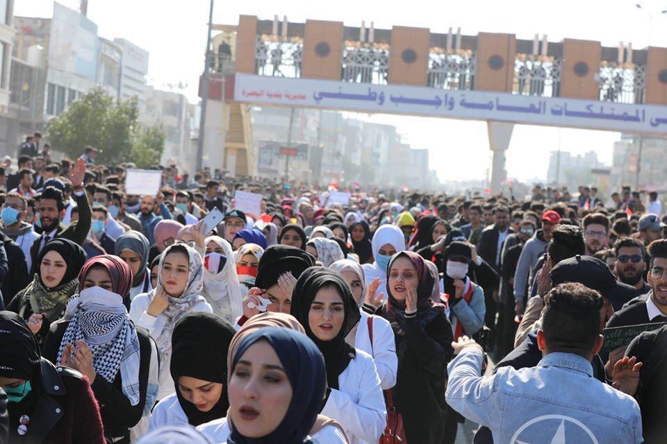 عراقيات يتصدرن تظاهرات الاحتجاج في بلدهن