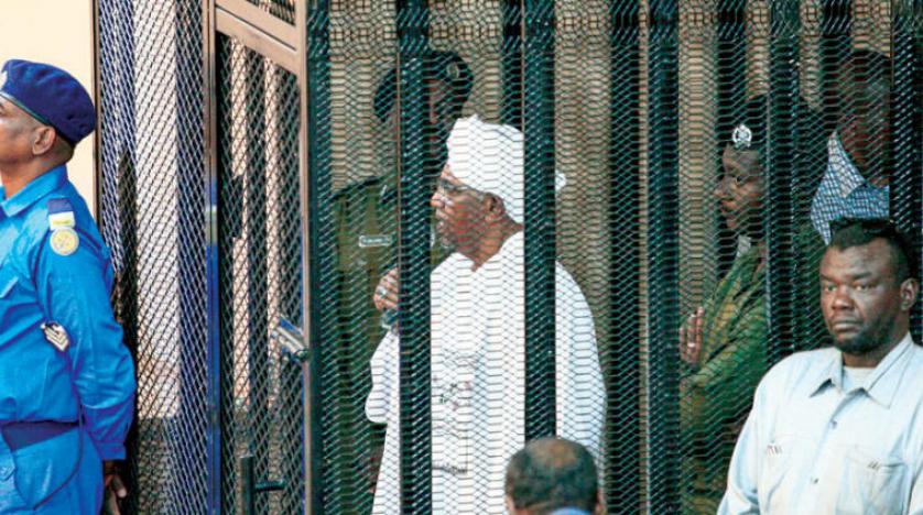 السودان ستسلم عمر البشير إلى المحكمة الجنائية