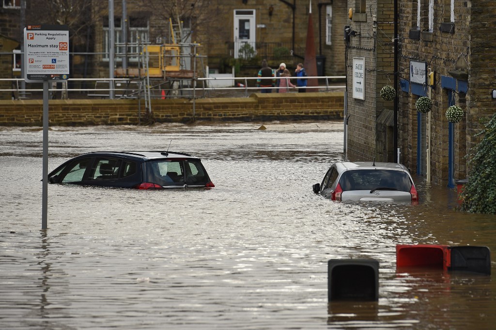 سيارات تغرق شمال لندن بعد أمطار طوفانية