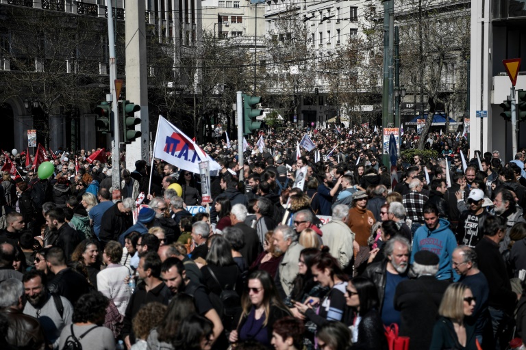 تظاهرات ضد إصلاح أنظمة التقاعد في اليونان