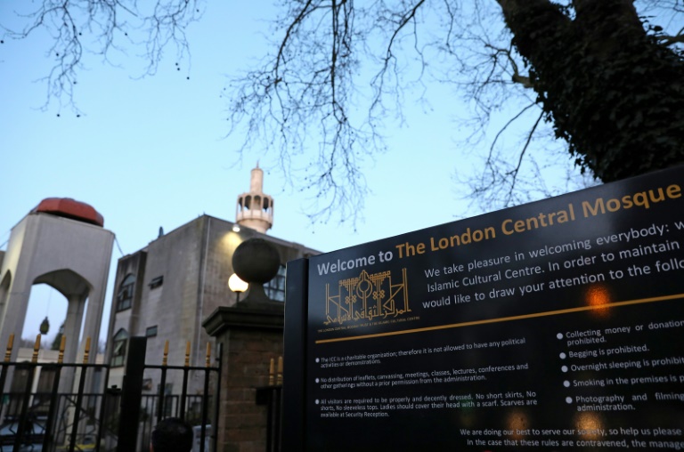 طعن رجل في احد مساجد لندن وتوقيف مشتبه به