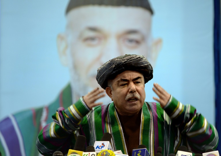 النائب السابق للرئيس الافغاني وزعيم الحرب القوي عبد الرشيد دوستم