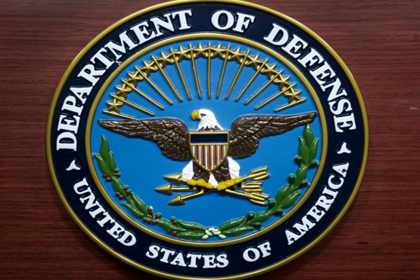 شعار وزارة الدفاع الأميركية في مقر البنتاغون في واشنطن في 12 ديسمبر 2013