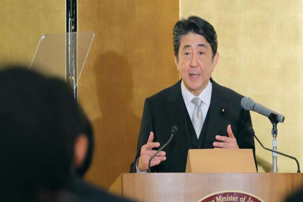 رئيس الوزراء الياباني يدعو إلى إغلاق المدارس الرسمية موقتًا