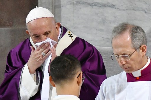 البابا يلغي مشاركته في قداس بسبب 