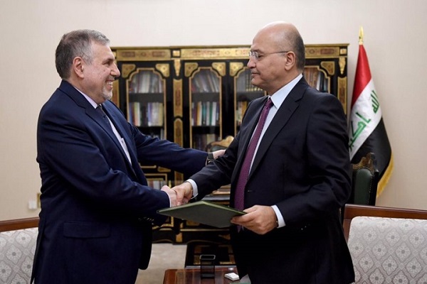 علاوي يتسلم من الرئيس العراقي برهم صالح خطاب تكليفه بتشكيل الحكومة الجديدة