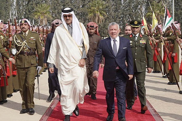 عاهل الأردن في وداع أمير قطر