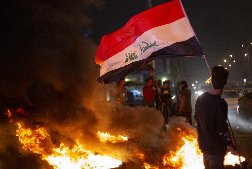 احتجاجات العراق تُشعل مواقع التواصل بالأخبار الكاذبة