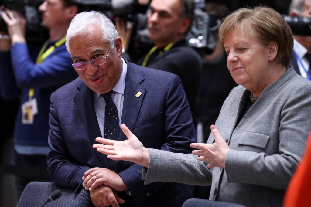 حزب ميركل... بين مطرقة اليمين المتطرف وسندان اليسار المتشدد